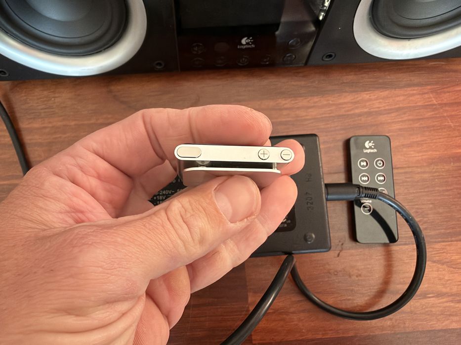 Logitech Pure Fi Elite Ipod Nano 6