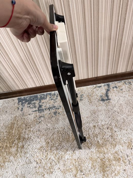 Прикроватный столик