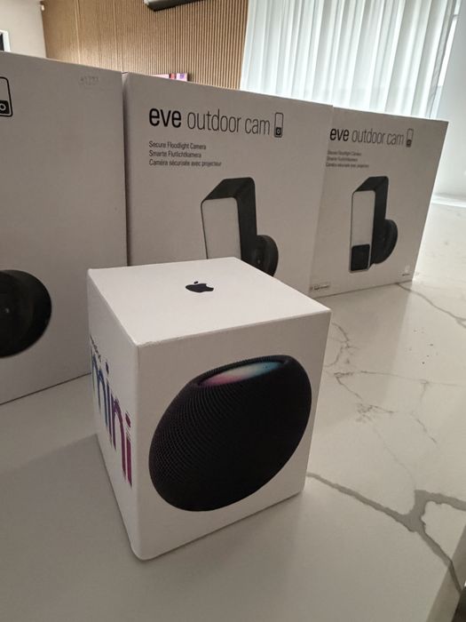 Vand camere de supraveghere Eve Outdoor Cam + Apple homepod mini