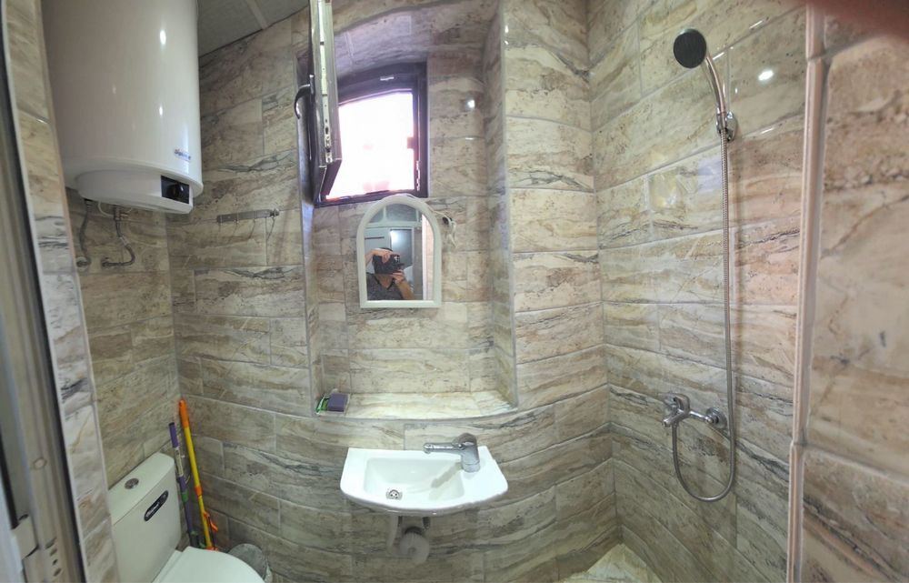 Дава се под наем Едностаен апартамент в Варна, Център - 25 кв.м за 255 € - Снимка #1