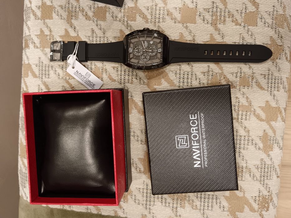Продам часы Naviforce