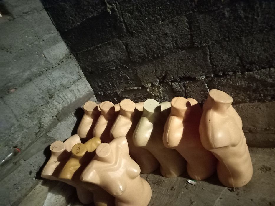 Продам  б.у  маникеный