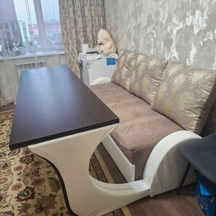 Продам диван с  столом