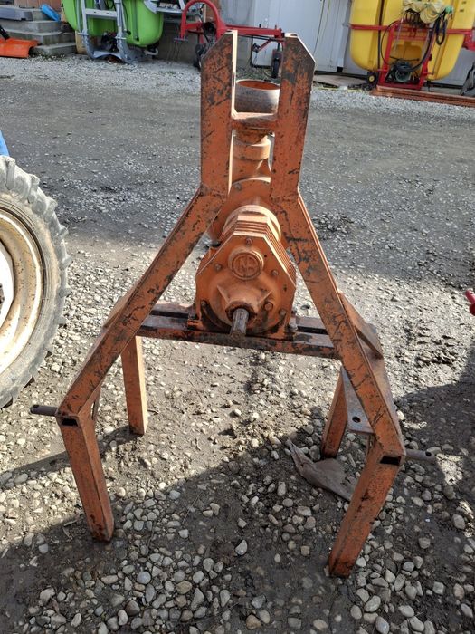 Pompa apa la tractor