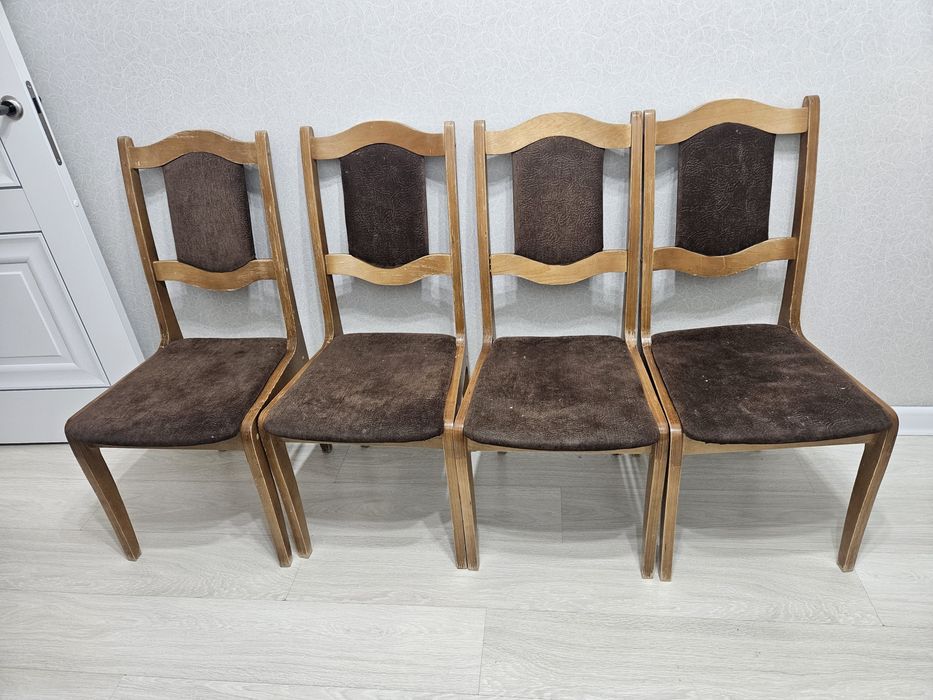 Продам стол круглый и 4 стула