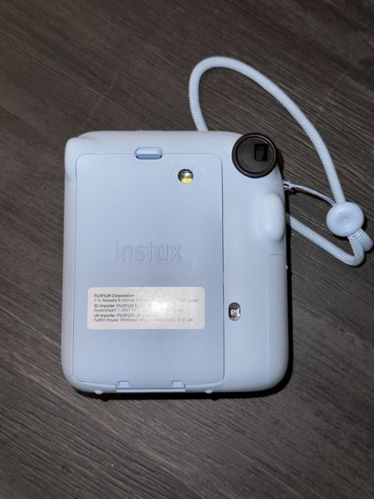 Продам Instax Mini 12 (голубой)