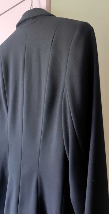 Дамско сако стилна жена