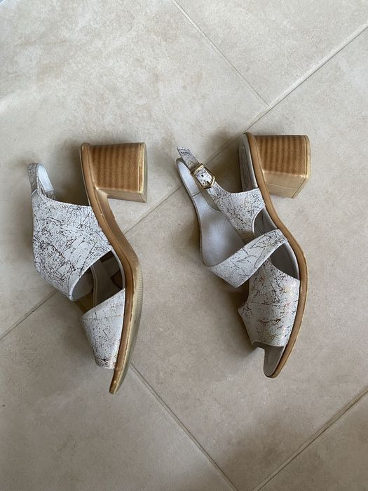 Бели дамски сандали от естествена кожа 39