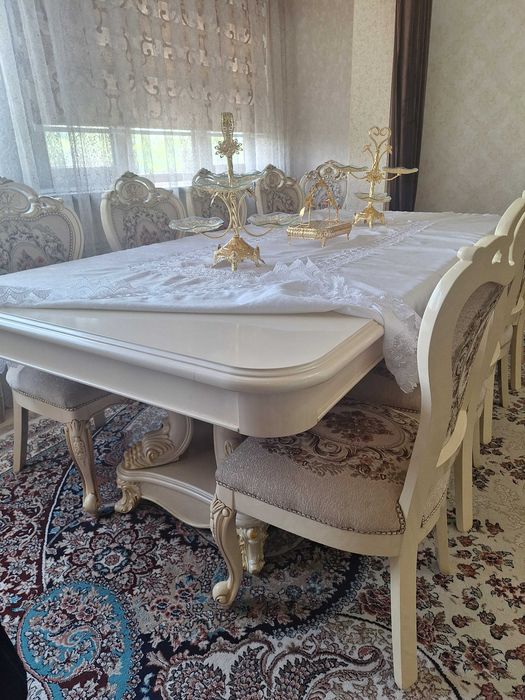 Продаю стол со стульями в хорошем состоянии, в комлекте 10 стульев