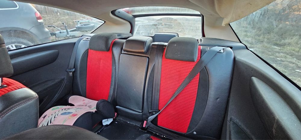 Dezmembrez Citroen C4 1.6 Diesel