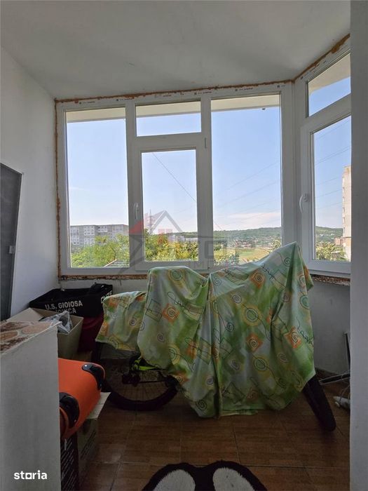 Piata Alexandru - Milcov, 2 camere decomandat cu 2 balcoane, liber