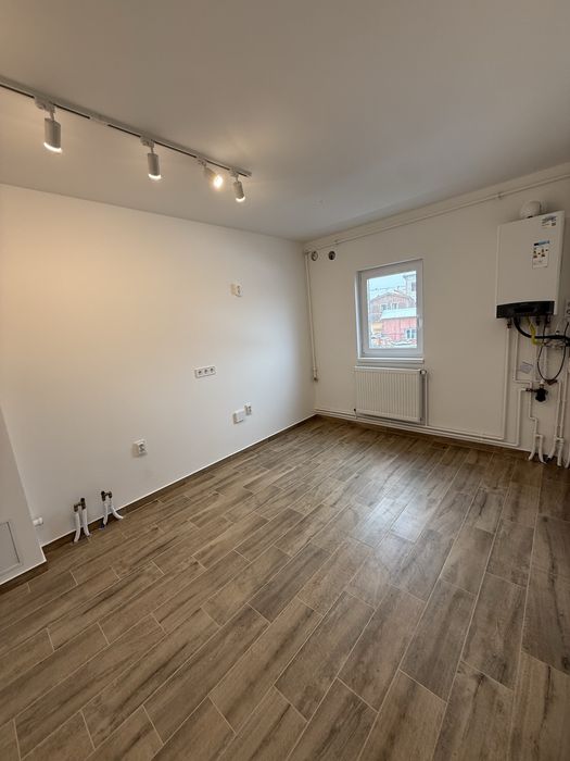 Proprietar vand Apartament 3 camere etaj 1