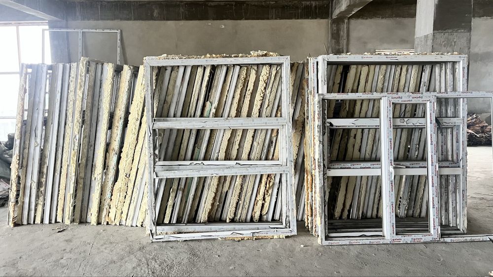 Белый пластиковый рама