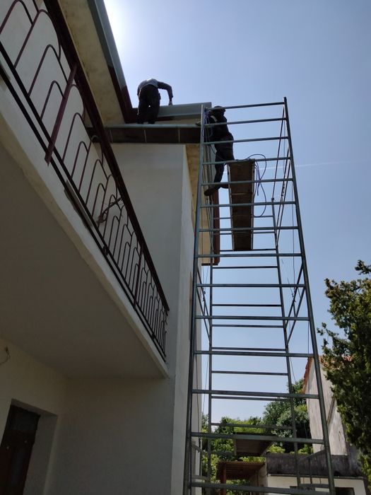 Schela metalica zincata pe roti