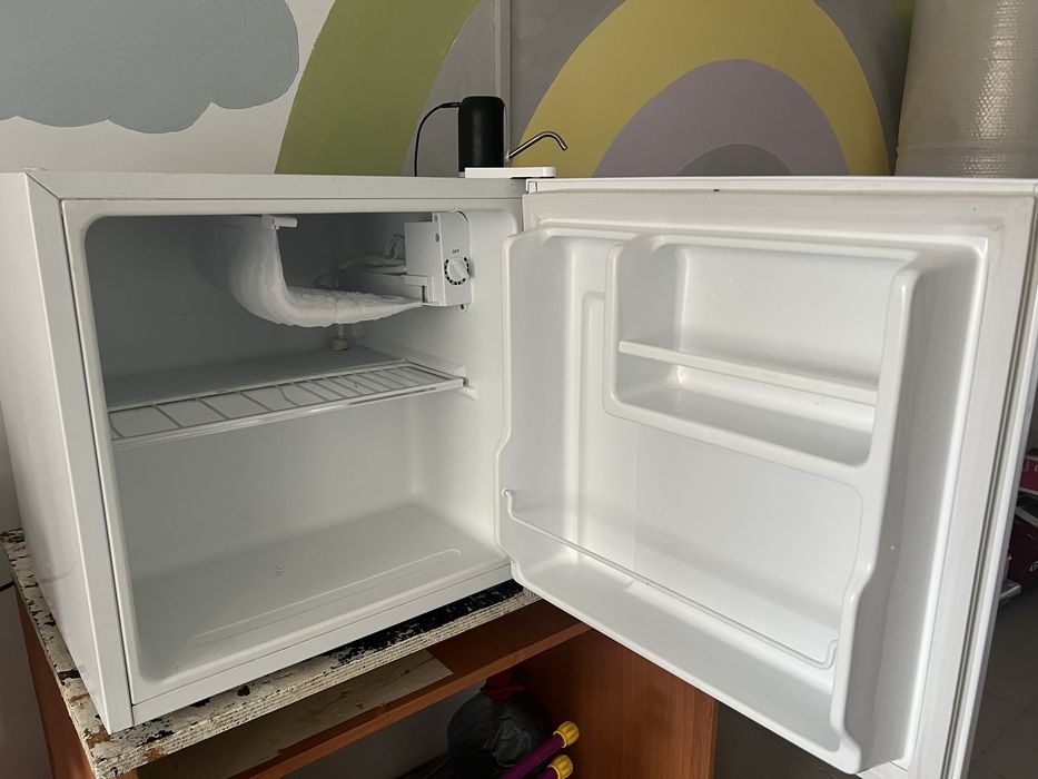 Продам б/у мини холодильник Midea
