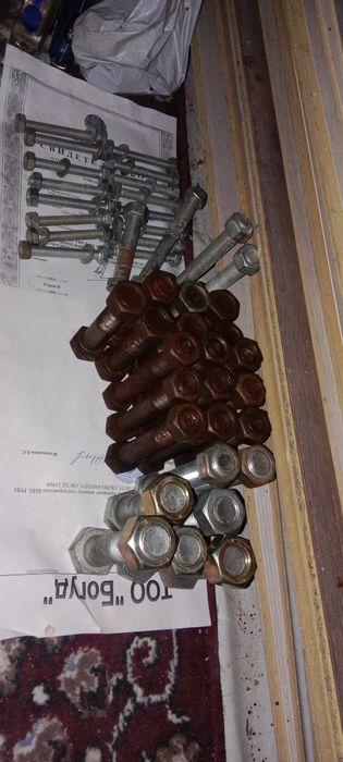 Продам болты с гайками