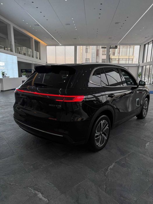 Geely EX 5 EM i Max gibridi nalichida