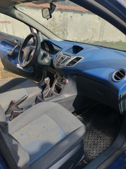 Vand Ford fiesta 1.25 benzina 2009