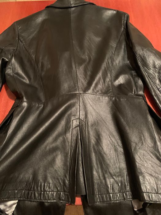 Кожено яке, цвят бордо - 150 лв и черно кожено яке- 60лв.