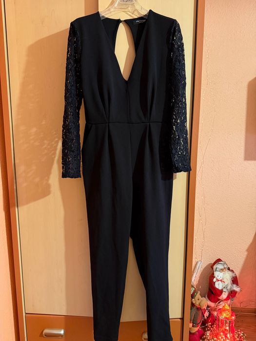 Черен гащеризон с дантелени ръкави