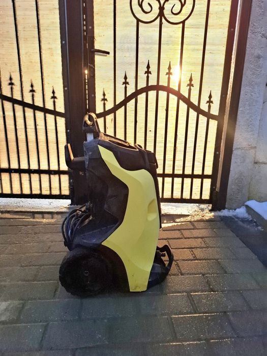 Vând aparat cu presiune K7 full control plus DEFECT