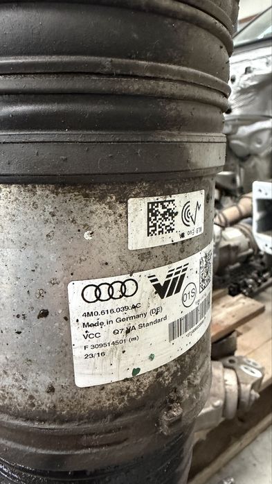 Perna fata Audi Q7 Q8 4m 100.000 km cu garantie 4M0616039 AC