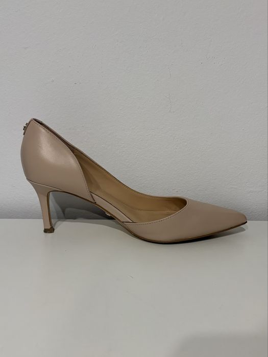 Pantofi cu toc Guess