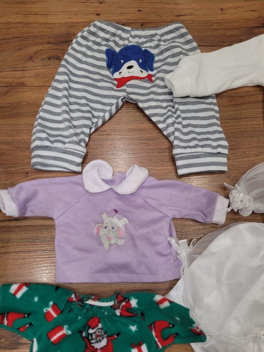 Дрешки за кукла + кукла + чувалче
