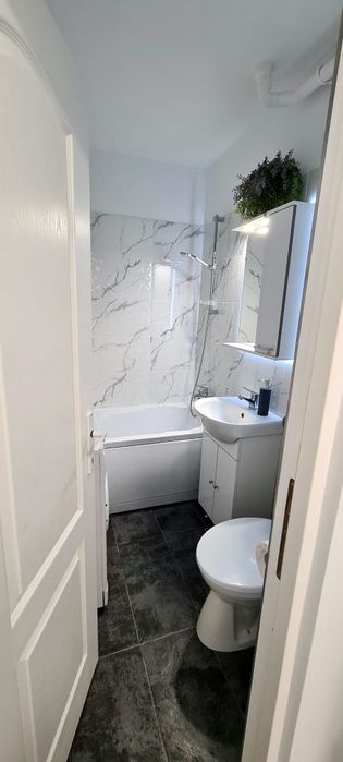 Închiriez apartament cu o camera ultracentral str. Regele Mihai(Bld București)
