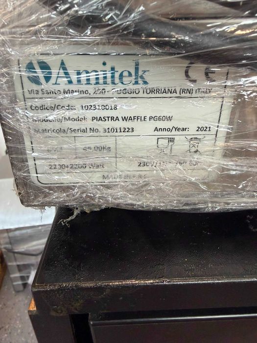 Vand echipamente Horeca (aparat Vafe, vitrina calda)