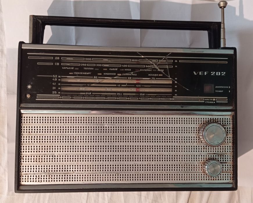 Vând sau schimb obiecte vechi.Preț în funcție de obiectul dorit.