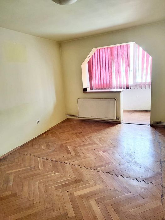 Apartament 4 camere, 69 mp, etaj 3/4, centrală proprie – Mediaș, str. Păltiniș