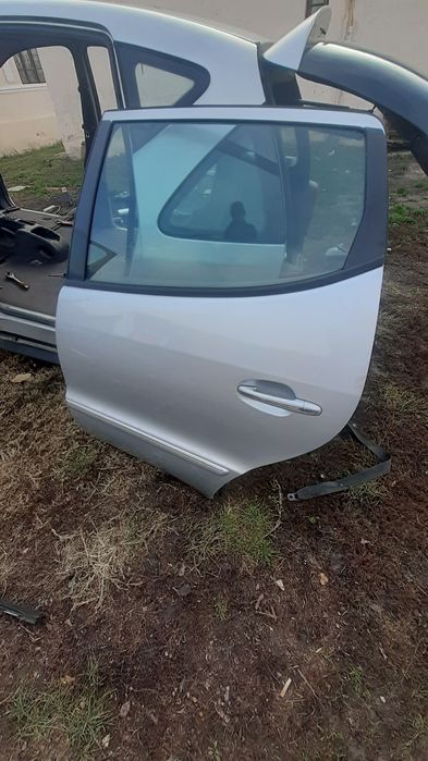 Vând elemente caroserie mercedes a class 1,7 crdi