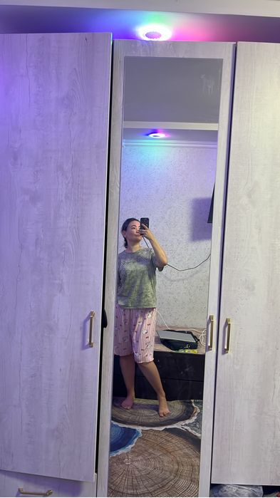 Шкаф - 3 отсек с зеркалом