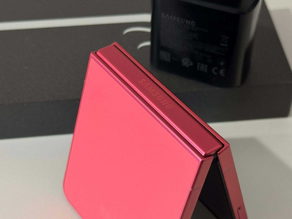 Бартер! 24м.Гаранция! Samsung Galaxy Z Flip 7 512/12GB Coralred (Червен)