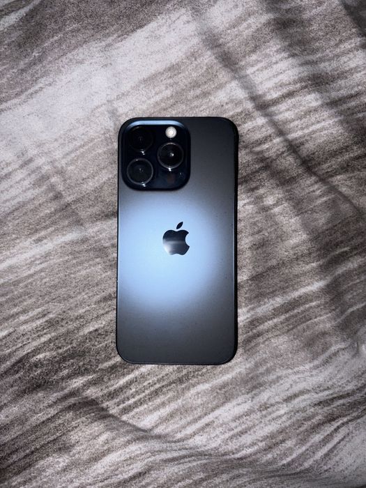 Vand iphone 15 pro albastru