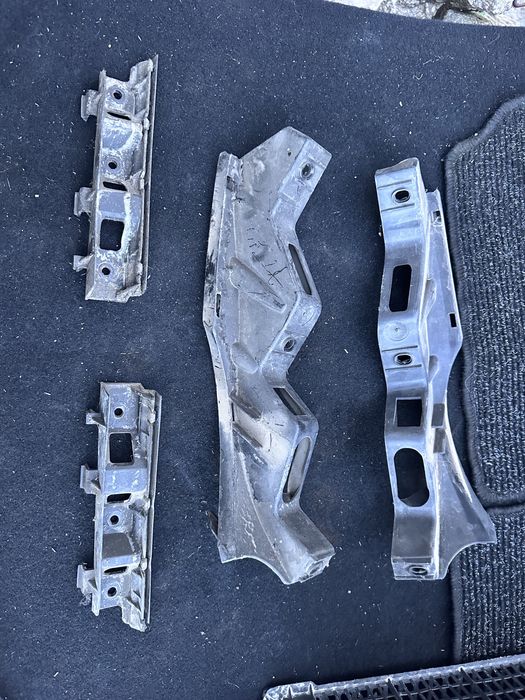 Държачи за Предна Броня VW Passat B6 2010Година