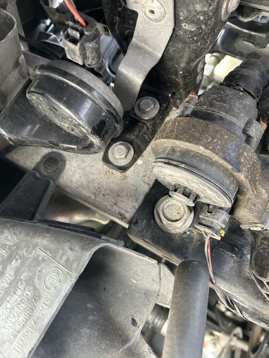 Pompă  apă auxiliară BMW seria 7 G11, G12 740 D 2017