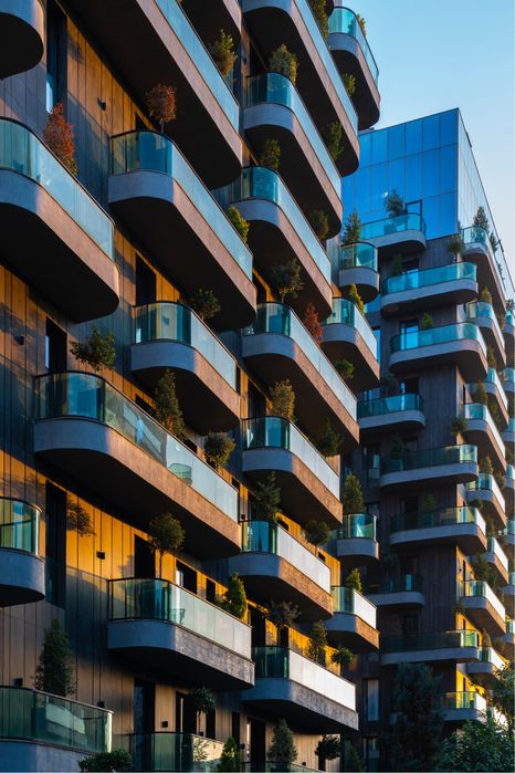 Срочно продаётся просторная 8-комнатная квартира с 2 машино-местами!