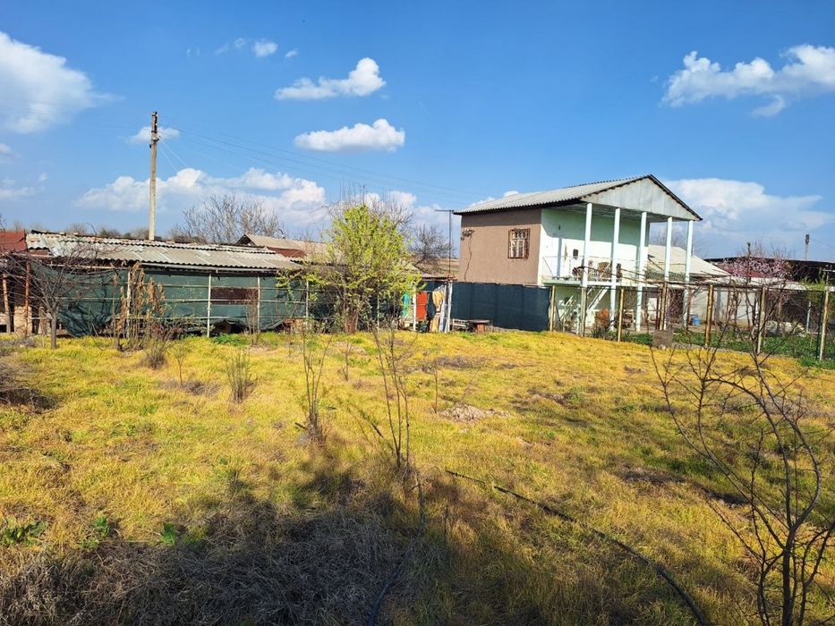 Ortasaroy xam dacha xam ferma sotiladi