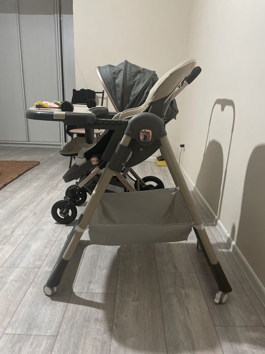 Продам коляску и столик