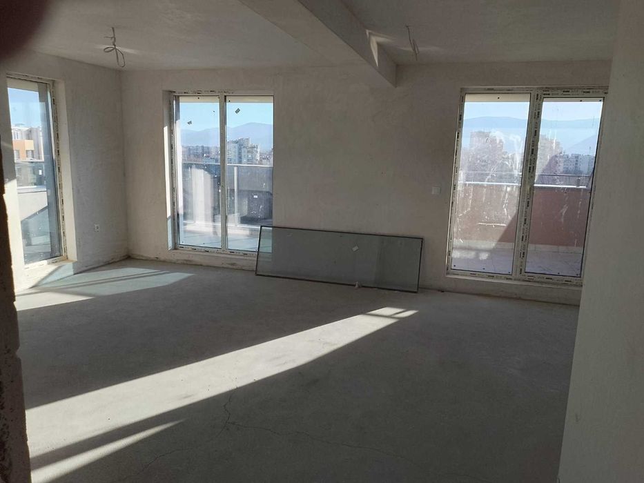 Продава се Тристаен апартамент в с. Брестник, Област Пловдив - 145 кв.м за 12 €/кв.м - Снимка #4