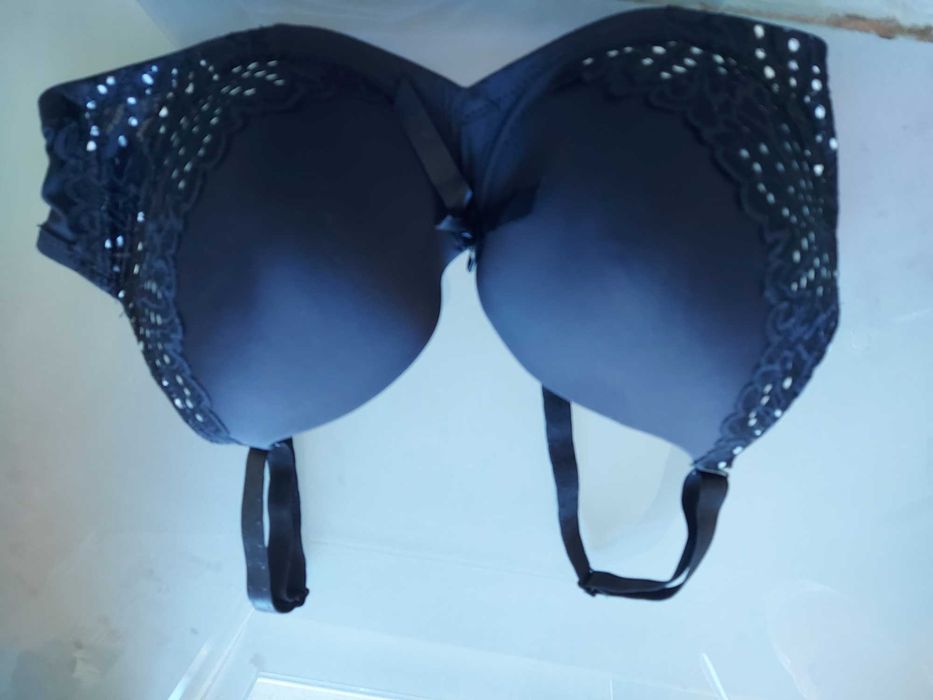 Сутиени големи размери 90 D