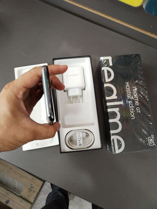Realme Gt master edition 8+8/256 gb  karobka  dok ful komplekt radnoy