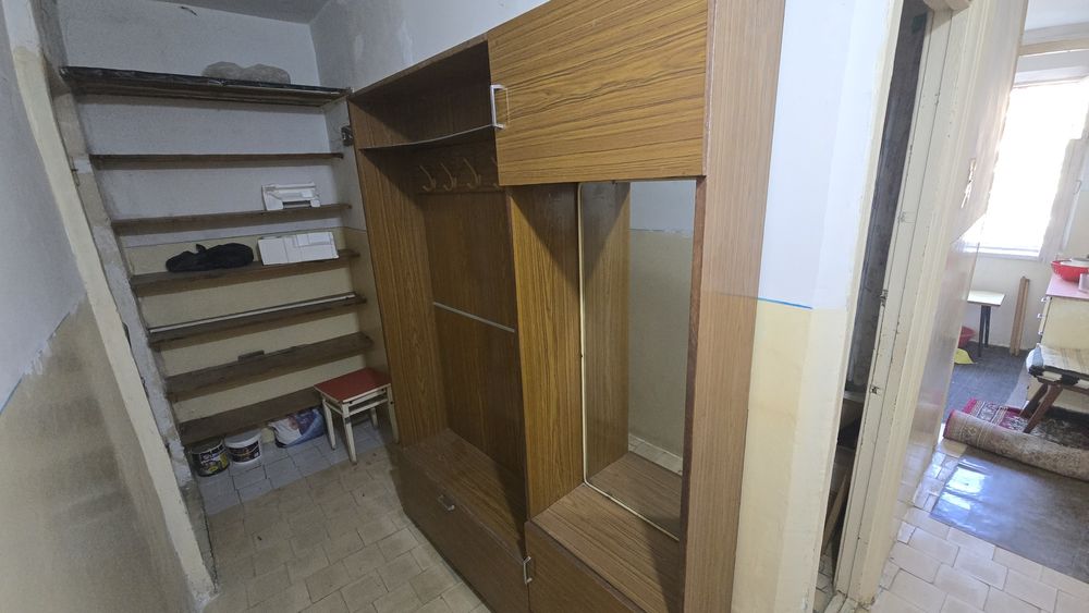 Прехожи шкаф сотилади