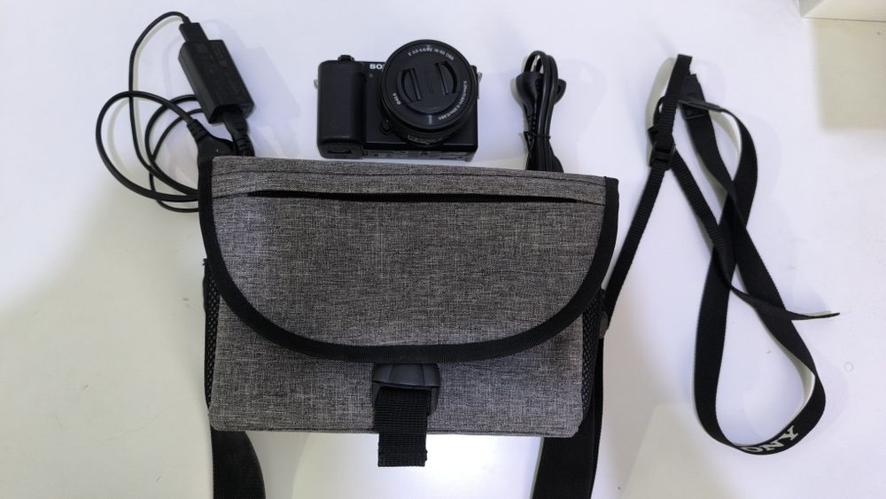 Продается Sony ZV-E10 Kit 16-50mm в идеальном состоянии + сумка