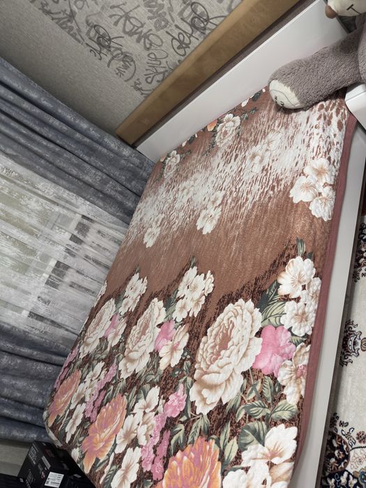 Кровать с механизмом, ящиком внутри