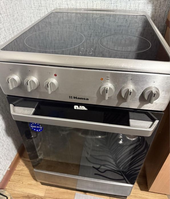 Продам плиту Hansa с духовкой
