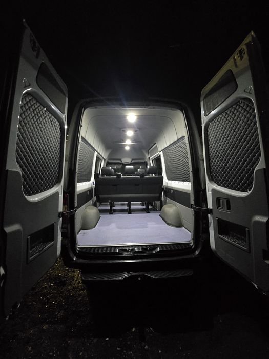 Mercedes Sprinter.