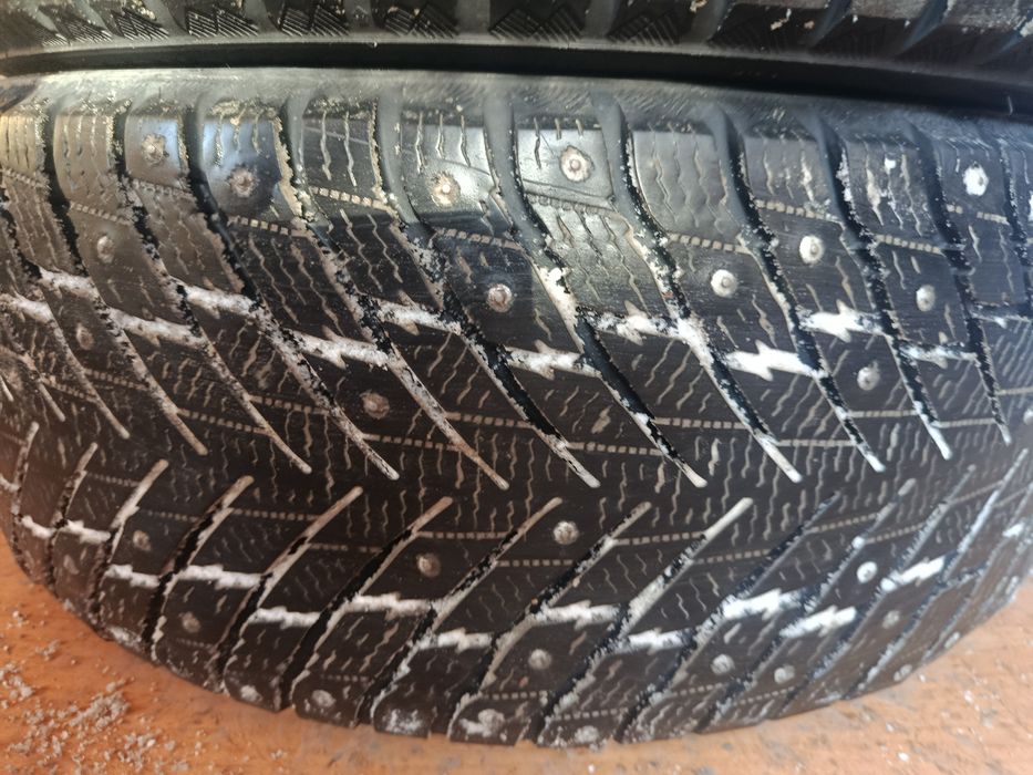 Zmax 235 45 R18 шиповка